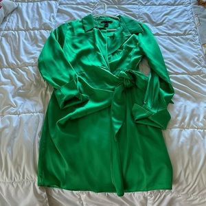 Beautiful green polyester wrap shirt dress w/ fun cuffs. St Patrick’s day!